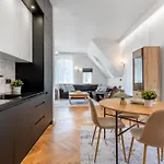 Lejlighed 2br 95m2 In Old Town With Free Parking And Sauna!