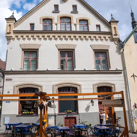 2br 95m2 In Old Town With Free Parking And Sauna! Tallin